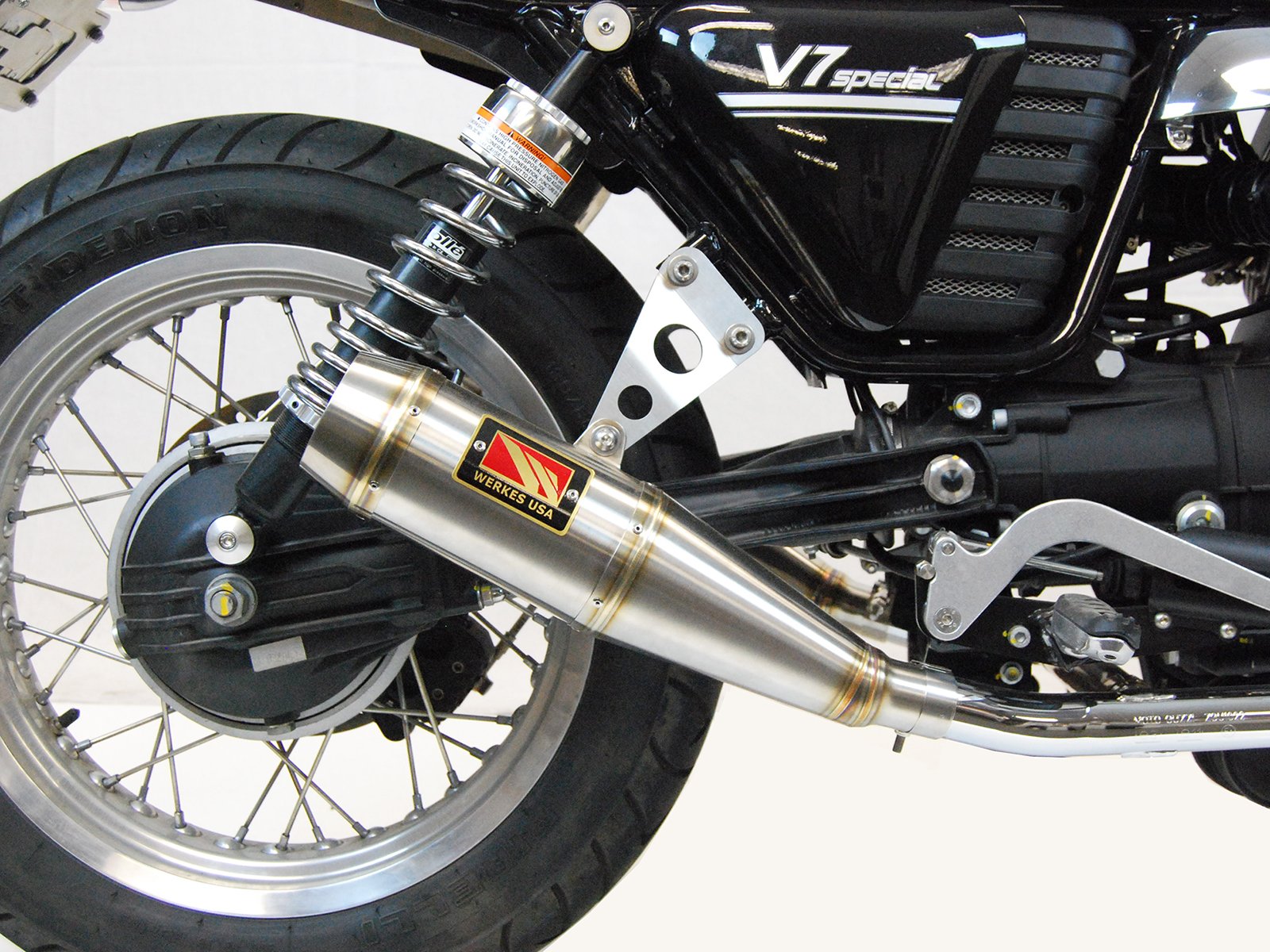 Moto Guzzi V7 Slip-On Exhaust